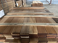 Ca. 125x hardhout tegelhout, 17x97mm, lengte 70/55cm, 55/105cm