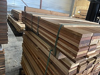 Ca. 125x hardhout tegelhout, 17x97mm, lengte 70/55cm, 55/105cm - afbeelding 2 van  3