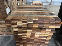 Ca. 125x hardhout tegelhout, 17x97mm, lengte 70/55cm, 55/105cm - afbeelding 3 van  3