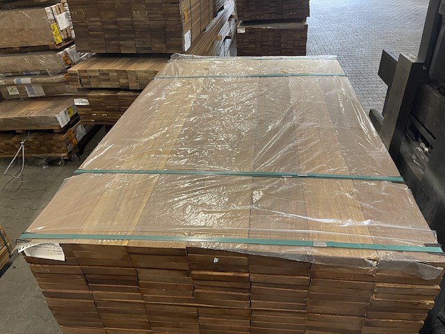 Ca. 126x guyana teak planken geschaafd, 25x145mm, lengte 155cm - afbeelding 1 van  3