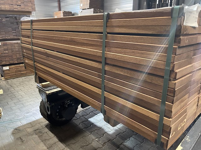 Ca. 126x guyana teak planken geschaafd, 25x145mm, lengte 155cm - afbeelding 2 van  3