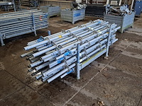 Ca. 126x staander 216cm, inclusief 2x bok - afbeelding 1 van  7