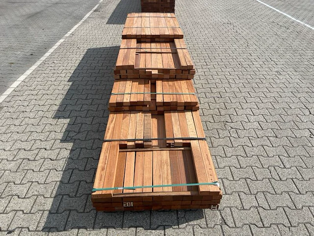 Ca. 128x angelim pedra onderliggers geschaafd, 45x68mm, lengte 21/150cm, 32/250cm, 25/300cm, 7/350cm, 43/400cm - afbeelding 1 van  3