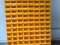 Ca. 128x magazijnbakken met grijp opening, geel