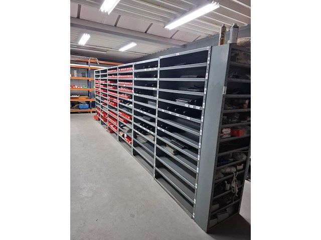 Ca 12mtr metalen stelling - afbeelding 1 van  3