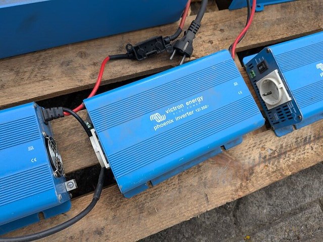 Ca. 12x acculaders en omvormers, victron energy - afbeelding 3 van  16