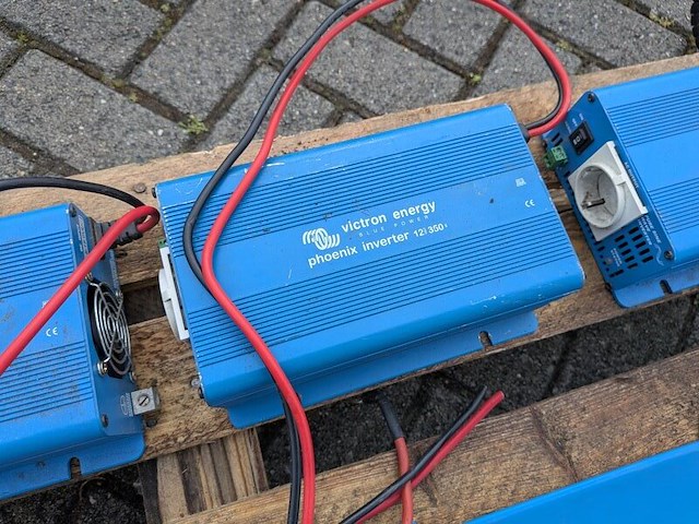 Ca. 12x acculaders en omvormers, victron energy - afbeelding 14 van  16
