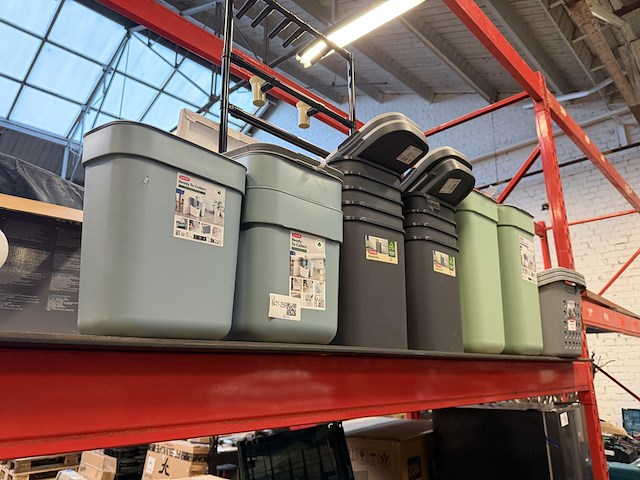 Ca. 12x curver opbergbakken, wasmanden en prullenbakken - afbeelding 1 van  6