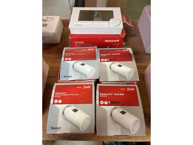 Ca. 12x diversen thermostaten, panasonic, remeha, honeywell - afbeelding 2 van  9