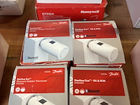 Ca. 12x diversen thermostaten, panasonic, remeha, honeywell - afbeelding 2 van  9