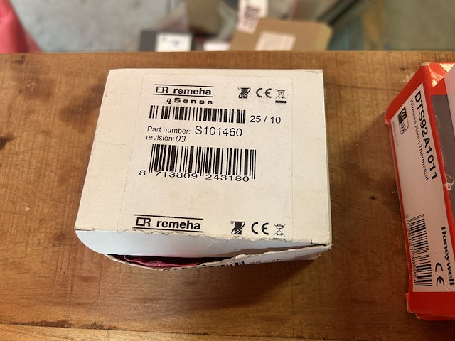Ca. 12x diversen thermostaten, panasonic, remeha, honeywell - afbeelding 7 van  9