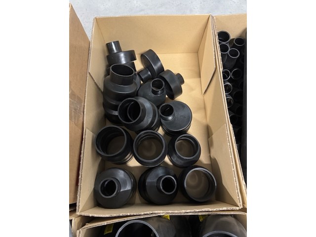 Ca. 12x doos pe bochten, t-stukken en verlopen, geberit, zwart - afbeelding 2 van  11