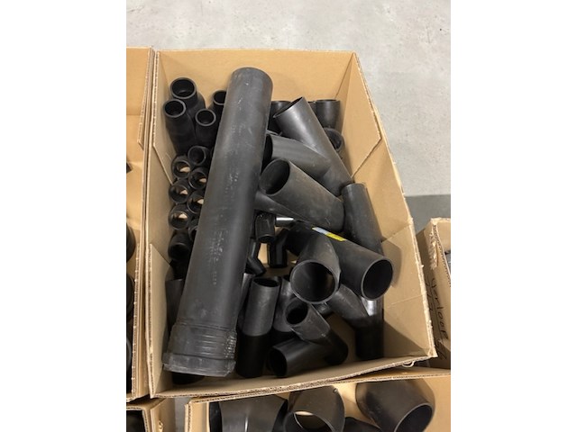 Ca. 12x doos pe bochten, t-stukken en verlopen, geberit, zwart - afbeelding 3 van  11