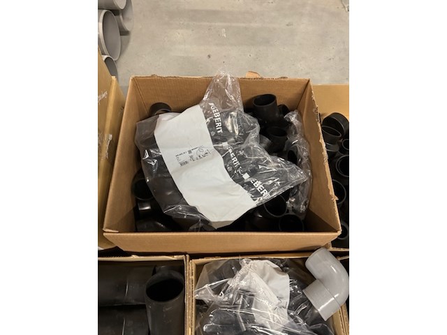 Ca. 12x doos pe bochten, t-stukken en verlopen, geberit, zwart - afbeelding 10 van  11