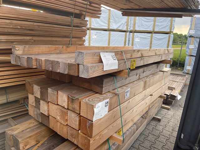 Ca. 12x douglas balken geschaafd, 90x90mm, lengte 250cm - afbeelding 2 van  3