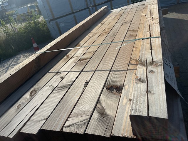 Ca. 12x douglas balken geschaafd, 90x90mm, lengte 250cm - afbeelding 1 van  3