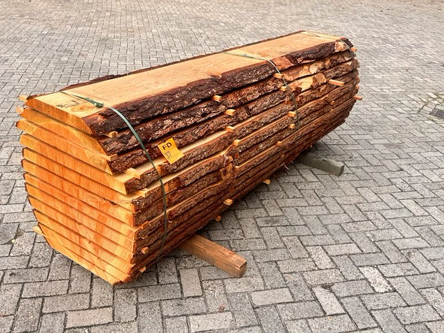 Ca. 12x douglas stam gezaagd, 52x750mm, lengte 250cm - afbeelding 2 van  3