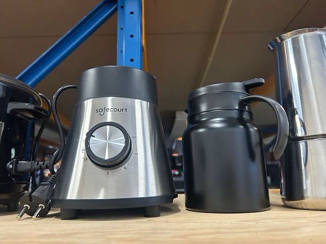 Ca. 12x keukenapparatuur w.o. elektrische kookplaat, w.o. tomado, pancerka, safecourt - afbeelding 7 van  12