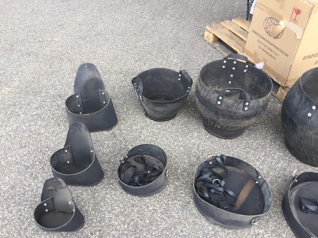 Ca. 12x manden gemaakt van autobanden rubber ed, zwart - afbeelding 3 van  3