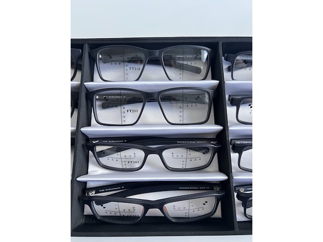 Ca. 12x optische monturen, tom davies, in luxe draagtas - afbeelding 10 van  13