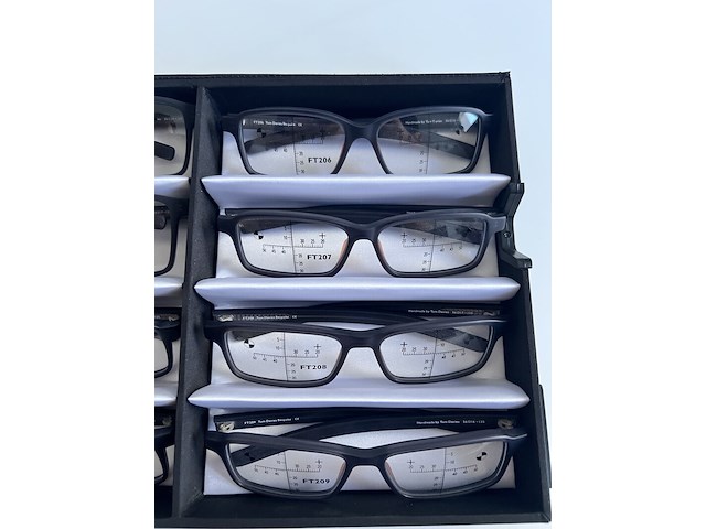 Ca. 12x optische monturen, tom davies, in luxe draagtas - afbeelding 11 van  13
