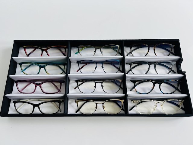 Ca. 12x optische monturen, tom davies, in luxe opbergdoos/displaytray - afbeelding 1 van  15