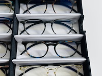 Ca. 12x optische monturen, tom davies, in luxe opbergdoos/displaytray - afbeelding 10 van  15