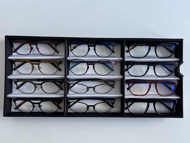 Ca. 12x optische monturen, tom davies, in luxe opbergdoos/displaytray - afbeelding 1 van  15