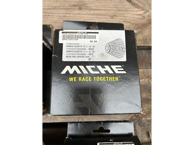 Ca. 12x racefiets onderdelen w.o. trapassen en cassettes, w.o. bontrager, miche - afbeelding 6 van  8