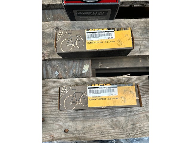 Ca. 12x racefiets onderdelen w.o. trapassen en cassettes, w.o. bontrager, miche - afbeelding 7 van  8