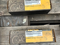 Ca. 12x racefiets onderdelen w.o. trapassen en cassettes, w.o. bontrager, miche - afbeelding 7 van  8