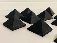 Ca. 12x shungiet piramide ongepolijst - afbeelding 2 van  6