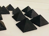 Ca. 12x shungiet piramide ongepolijst - afbeelding 4 van  6