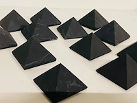 Ca. 12x shungiet piramide ongepolijst - afbeelding 5 van  6