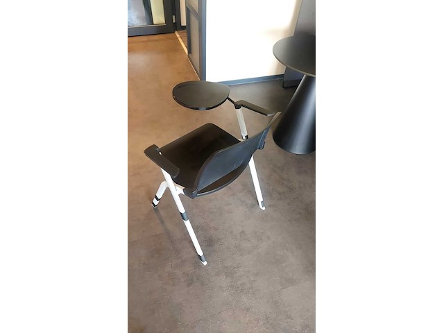 Ca. 12x stoelen met schrijfblad op de leuning, zwart - afbeelding 3 van  3