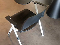 Ca. 12x stoelen met schrijfblad op de leuning, zwart - afbeelding 3 van  3