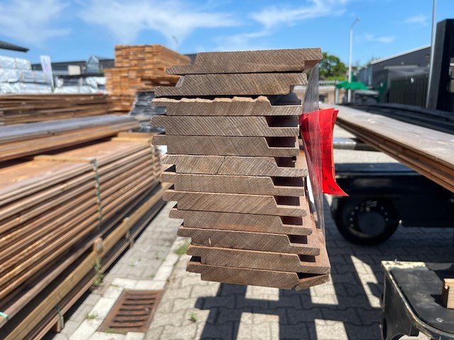 Ca. 12x thermo ayous channelsiding, 18x137mm, lengte 9/300cm, 3/330cm - afbeelding 3 van  3