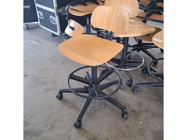 Ca. 12x vintage laboratorium kruk | verrijdbaar - afbeelding 1 van  4