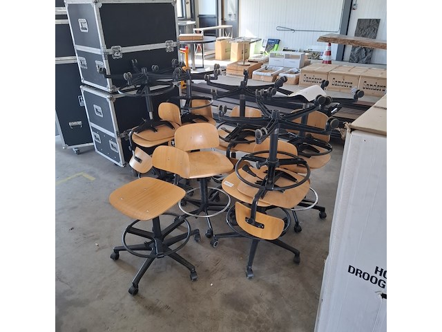 Ca. 12x vintage laboratorium kruk | verrijdbaar - afbeelding 4 van  4