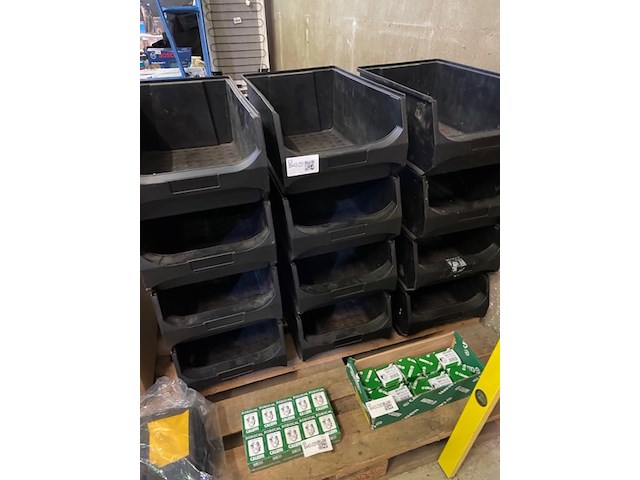 Ca. 12x voorraad/grijpbakken kunstof stapelbakken - afbeelding 2 van  2