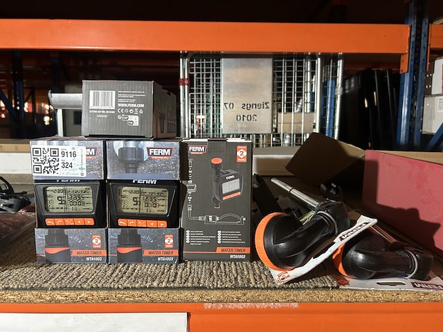 Ca. 12x watertimer, 2x sproeier, ferm - afbeelding 1 van  7