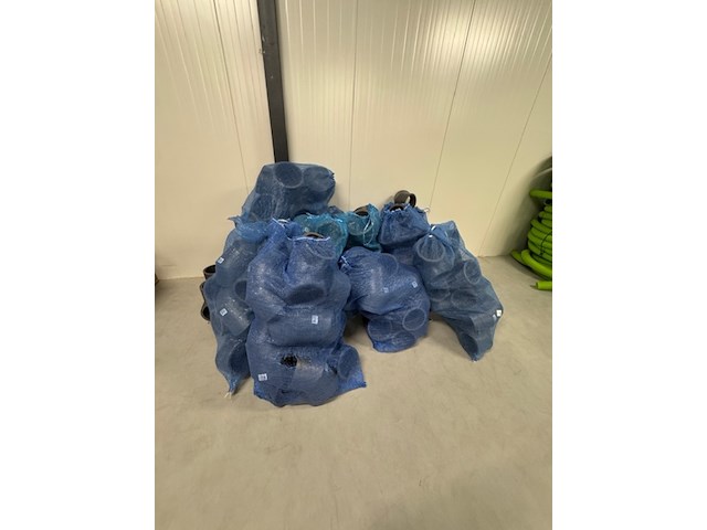 Ca. 12x zak onderdelen geïsoleerd leidingsysteem, airfoam, zwart - afbeelding 1 van  3