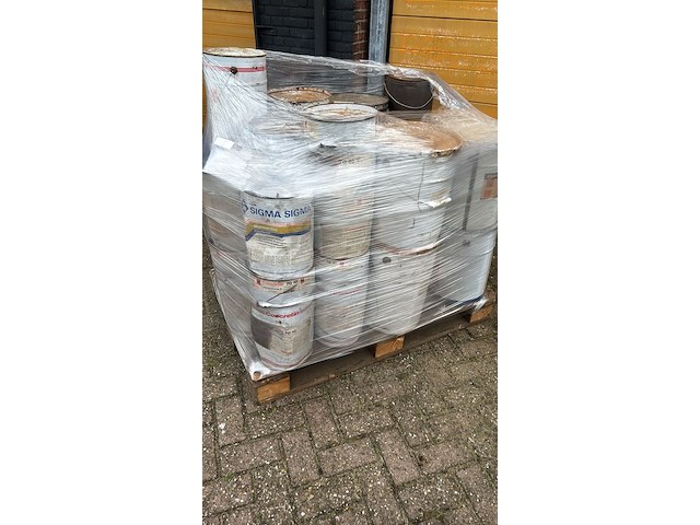 Ca. 130x diverse merken industrielakken , sigma, cronolin, schaepman, verschillende kleuren - afbeelding 1 van  3