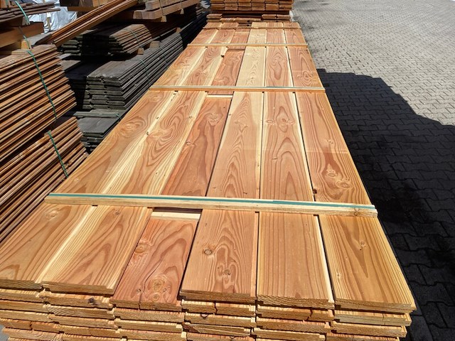 Ca. 130x douglas zweeds rabat, 21x190mm, lengte 400cm - afbeelding 1 van  3