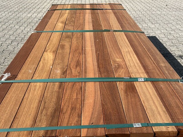 Ca. 131x guyana teak planken geschaafd, 25x90mm, lengte 215cm - afbeelding 1 van  4