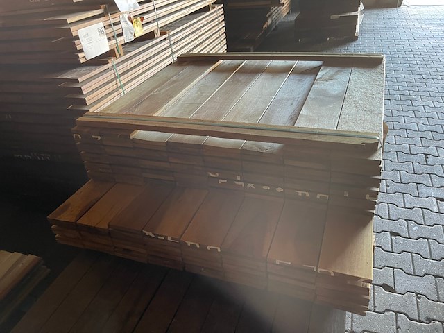 Ca. 132x guyana ipé planken geschaafd country grade, 18x140mm, lengte 78/100cm, 54/150cm - afbeelding 1 van  3