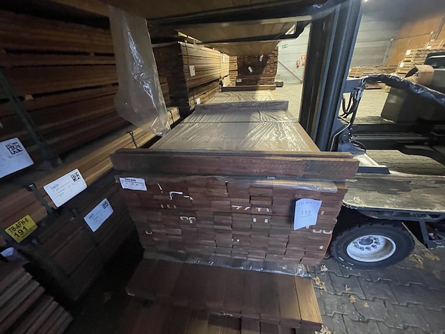 Ca. 132x guyana teak planken geschaafd, 21x90mm, lengte 335cm - afbeelding 1 van  4