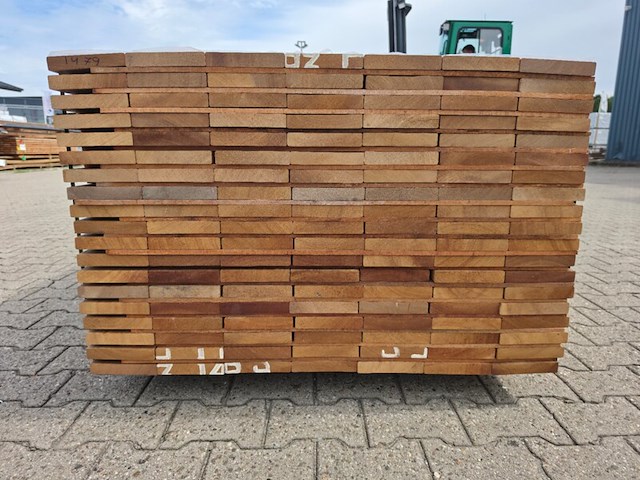 Ca. 133x guyana teak planken geschaafd, 25x145mm, lengte 175cm - afbeelding 3 van  4