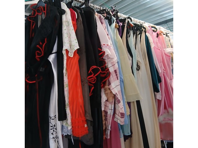 Ca. 133x vrouw, lingerie en nachtkleding - afbeelding 1 van  8