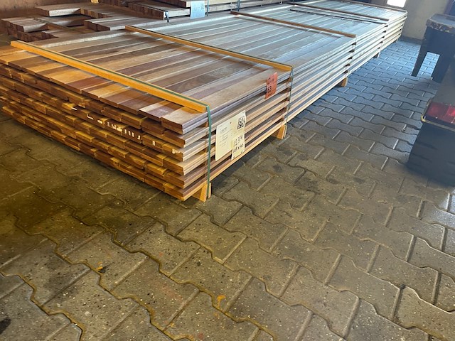 Ca. 134x guyana ipé planken geschaafd country grade, 18x90mm, lengte 450cm - afbeelding 2 van  3